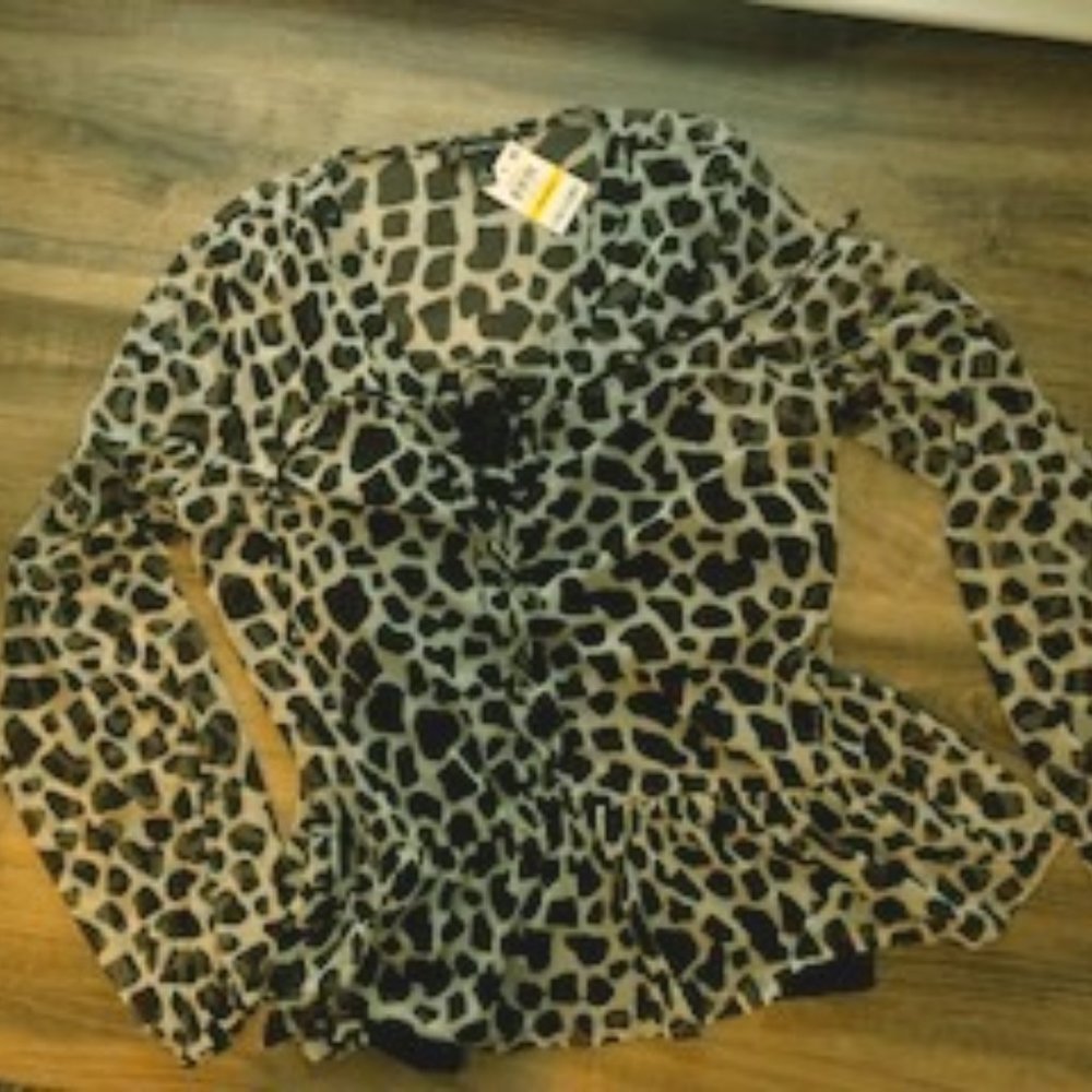 CLASSIC GIRAFFE BLOUSE NWT BY INC